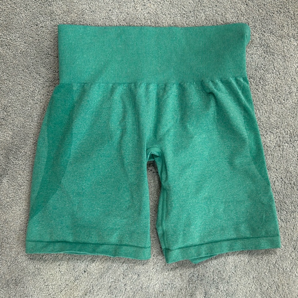 NVGTN seamless contour shorts